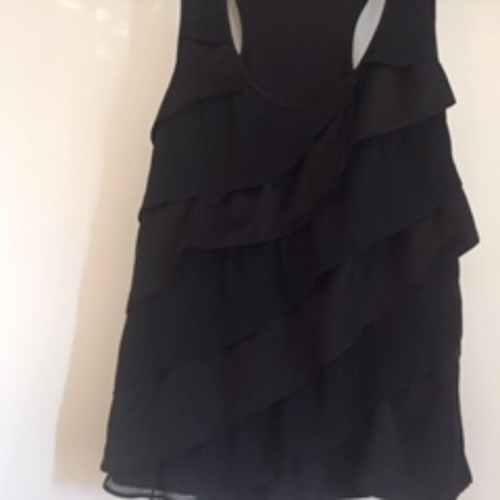 Small Sleeve Less Ruffle Shirt - Picture 4 of 4